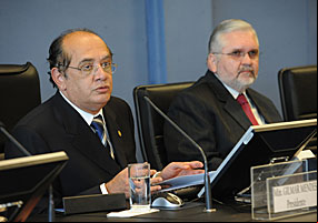 Brasília - O presidente do STF, Gilmar Mendes e o procurador-geral da República, Roberto Gurgel, participam do Seminário da Justiça Criminal - Elza Fiúza/Agência Brasil
